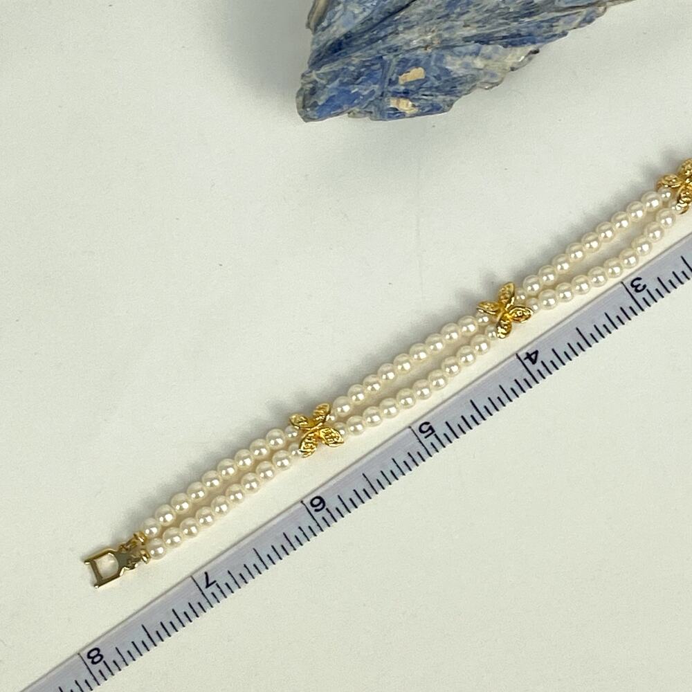 Double Strand White and Gold Tone Beaded Bracelet. - Picture 4 of 6